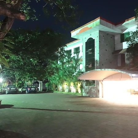Hotel Mithila Eramalloor Dış mekan fotoğraf