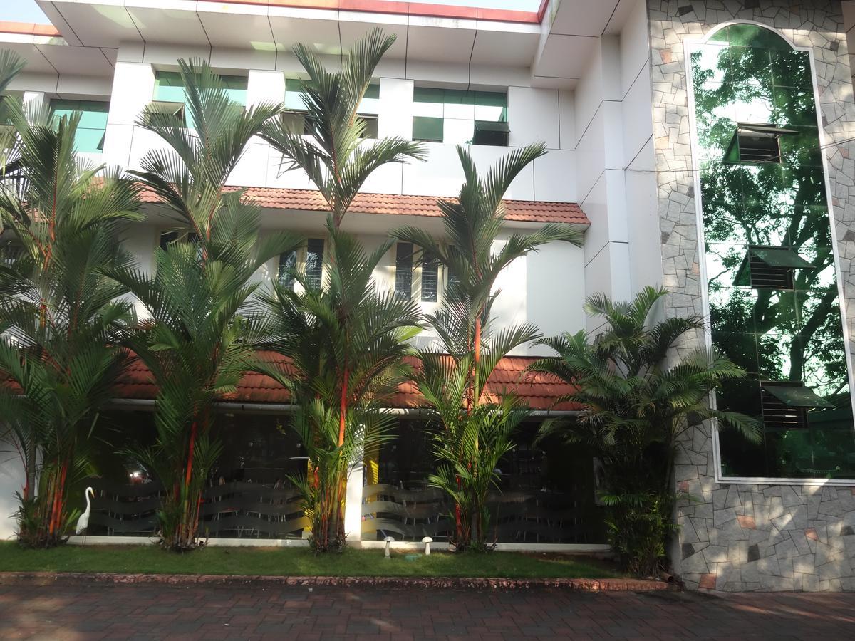 Hotel Mithila Eramalloor Dış mekan fotoğraf