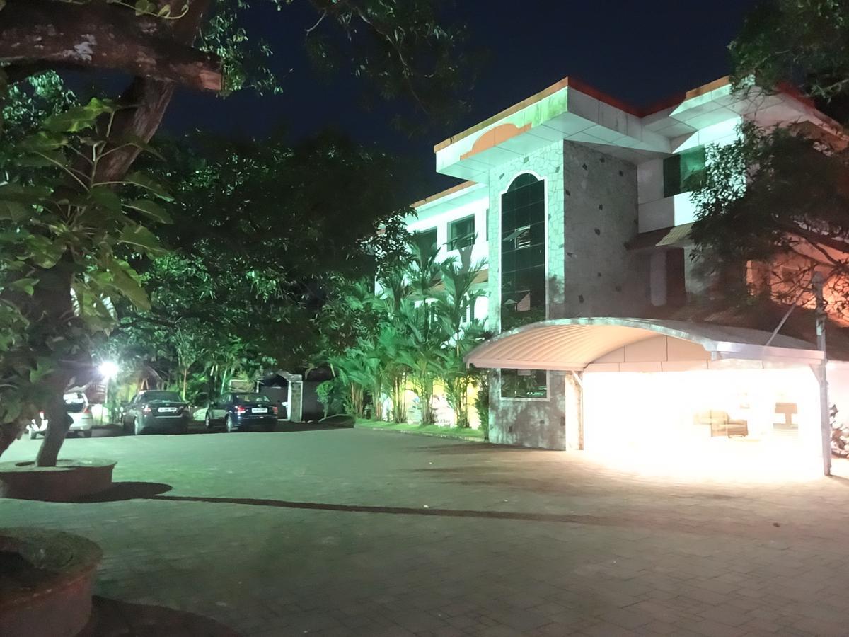 Hotel Mithila Eramalloor Dış mekan fotoğraf