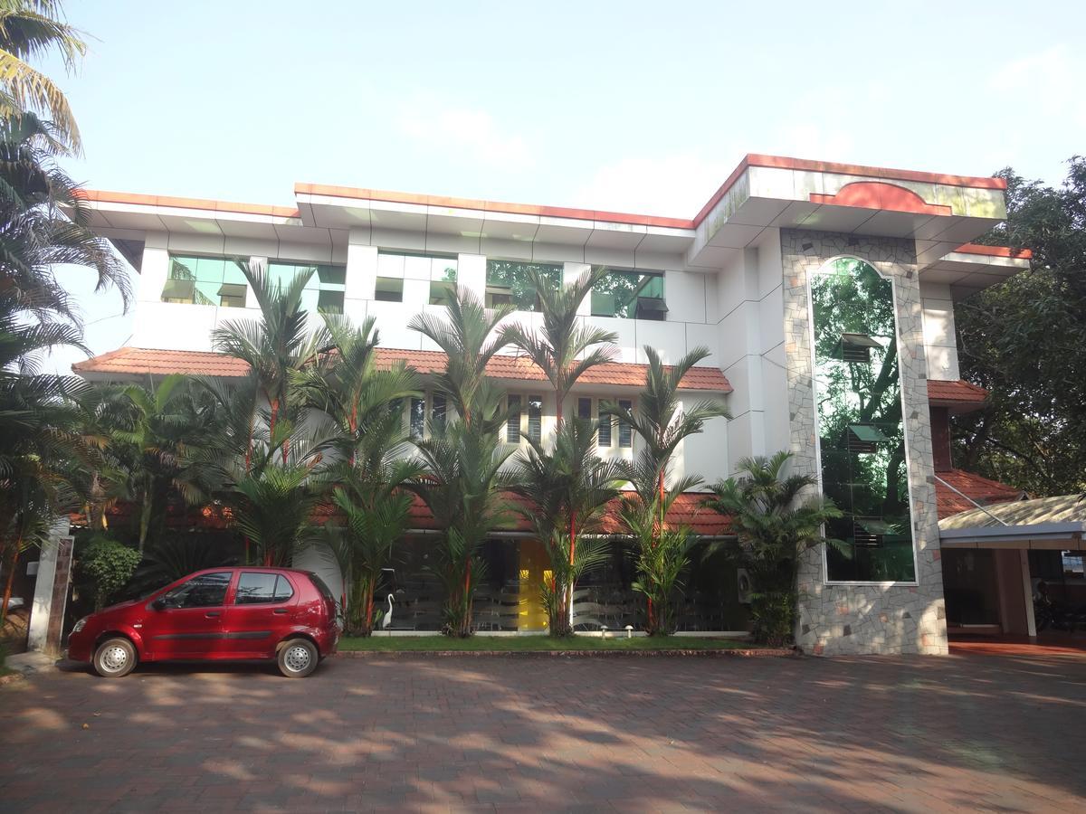 Hotel Mithila Eramalloor Dış mekan fotoğraf