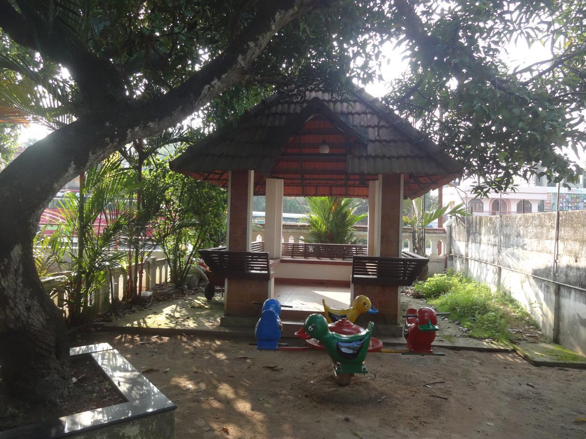 Hotel Mithila Eramalloor Dış mekan fotoğraf