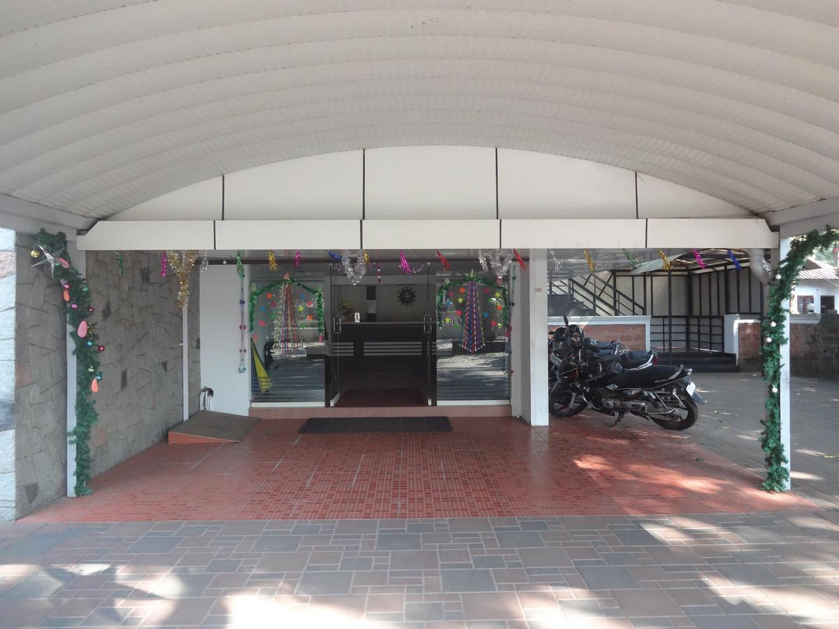 Hotel Mithila Eramalloor Dış mekan fotoğraf