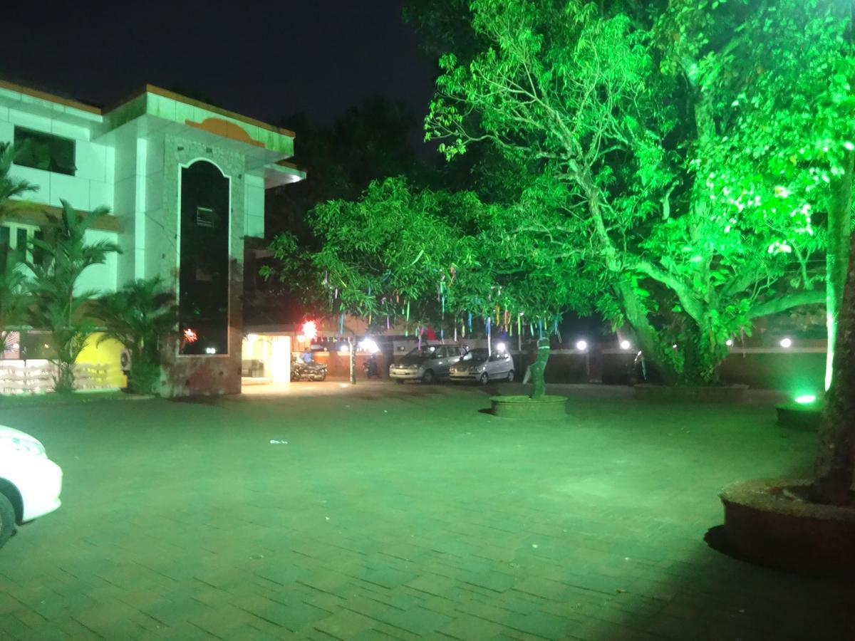 Hotel Mithila Eramalloor Dış mekan fotoğraf