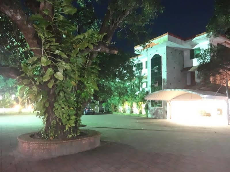 Hotel Mithila Eramalloor Dış mekan fotoğraf